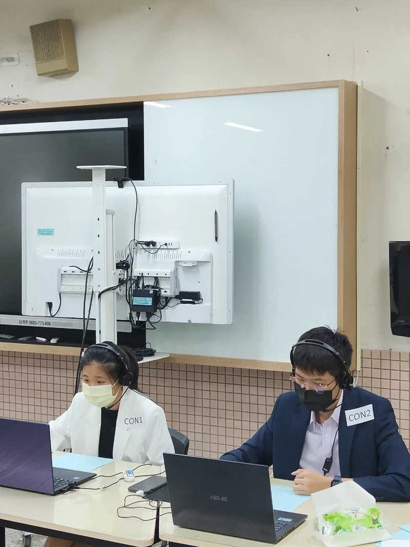 高雄市新莊高中參加「2022全國高中英語辯論比賽」。圖/新莊高中提供